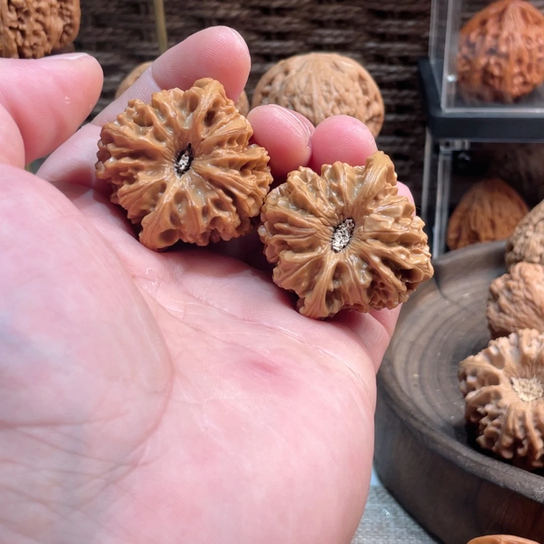 子***豪文玩核桃把件龙门涧