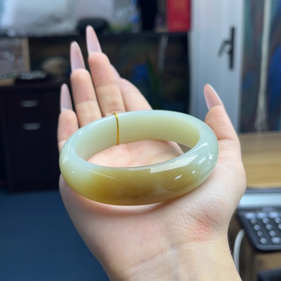 和田玉未镶嵌手镯