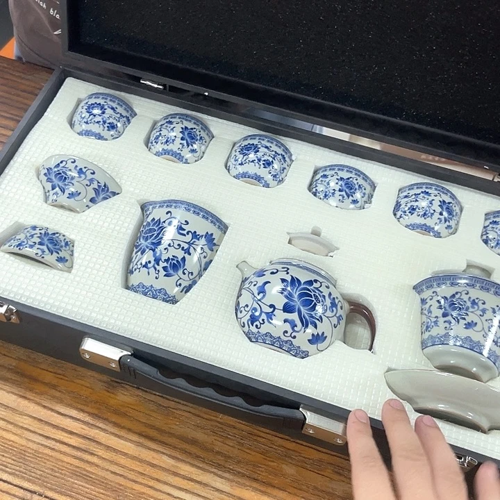 孤品茶具套装等。
