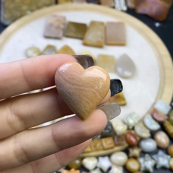 硅化玉未镶嵌颈饰30