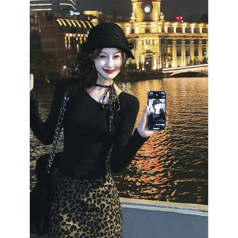 早春新款轻熟气质辣妹修身长袖打底上衣设计感百搭休闲豹纹半身裙