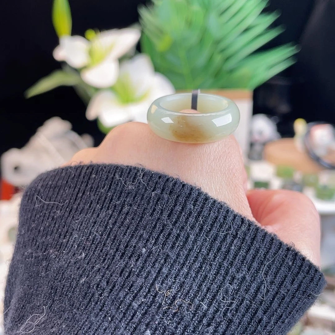 和田玉未镶嵌戒指E48一口糖轮胎19