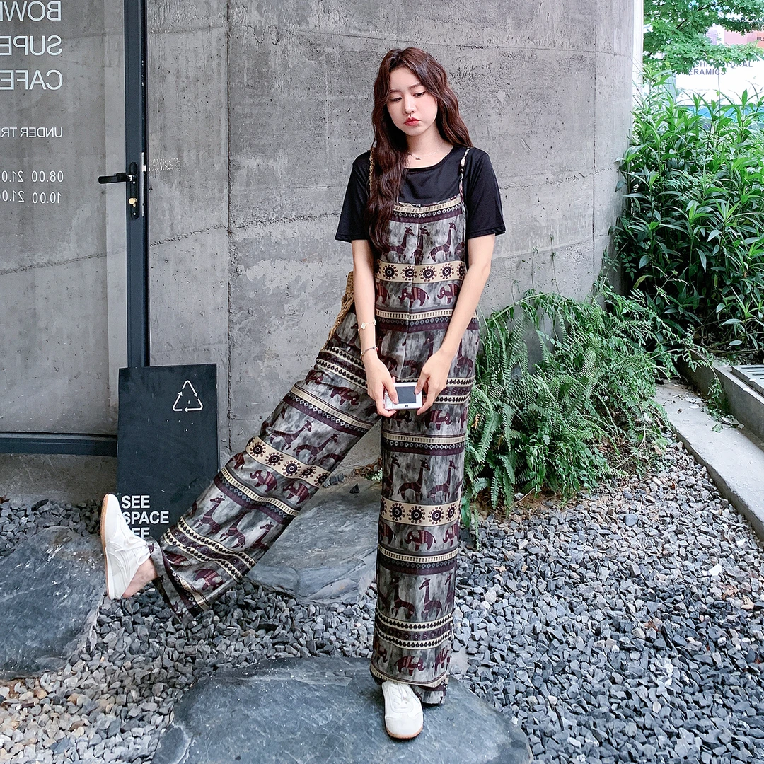 印花背带裤套装女2025新款巨好看的黑色短袖T恤直筒休闲裤两件套