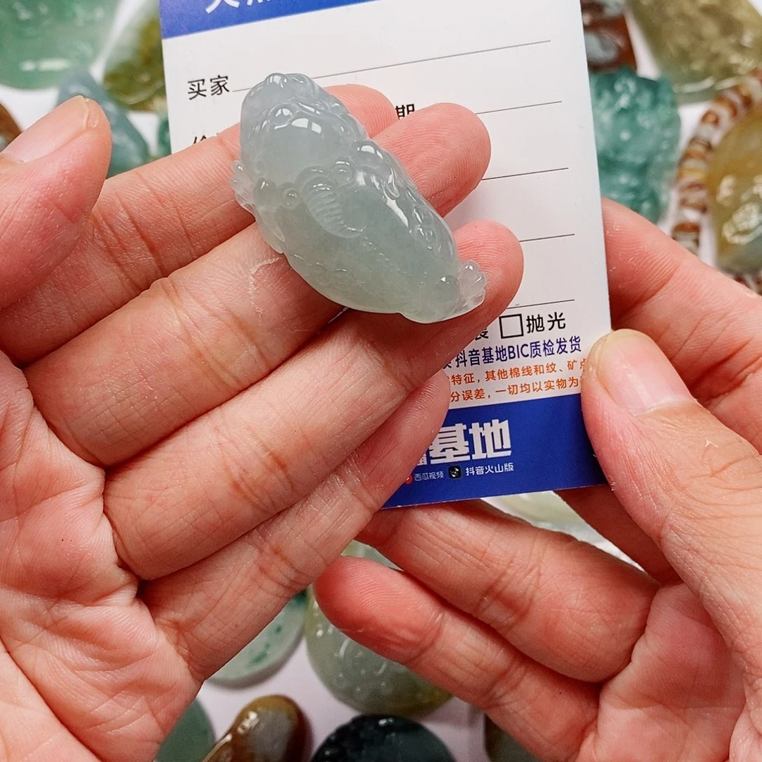 翡翠未镶嵌颈饰金蟾