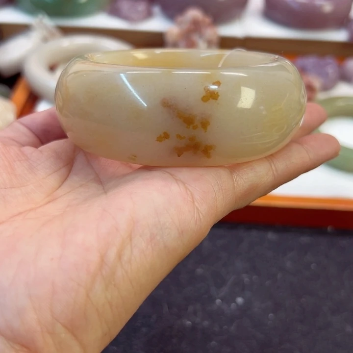石英岩玉未镶嵌手镯
