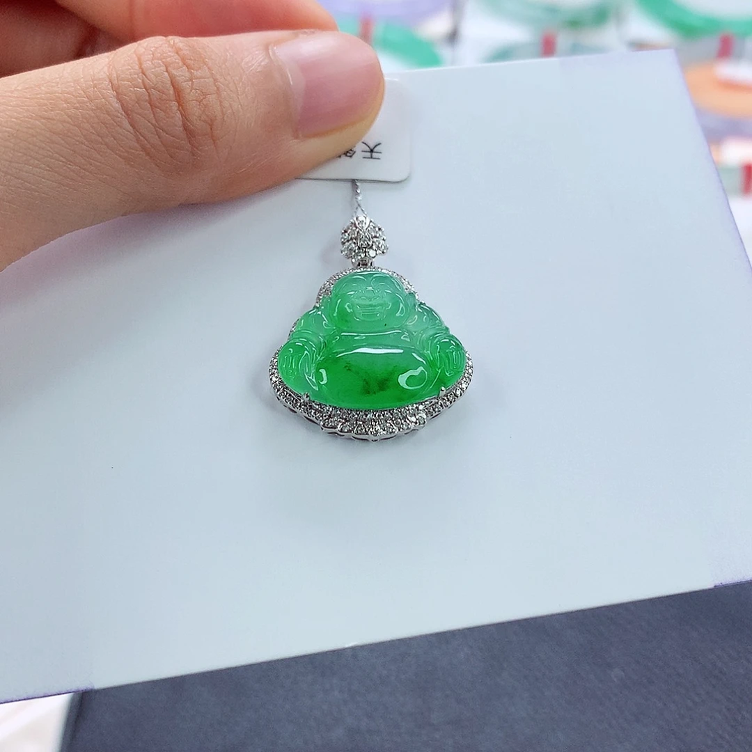 颈饰18K金镶嵌翡翠•*