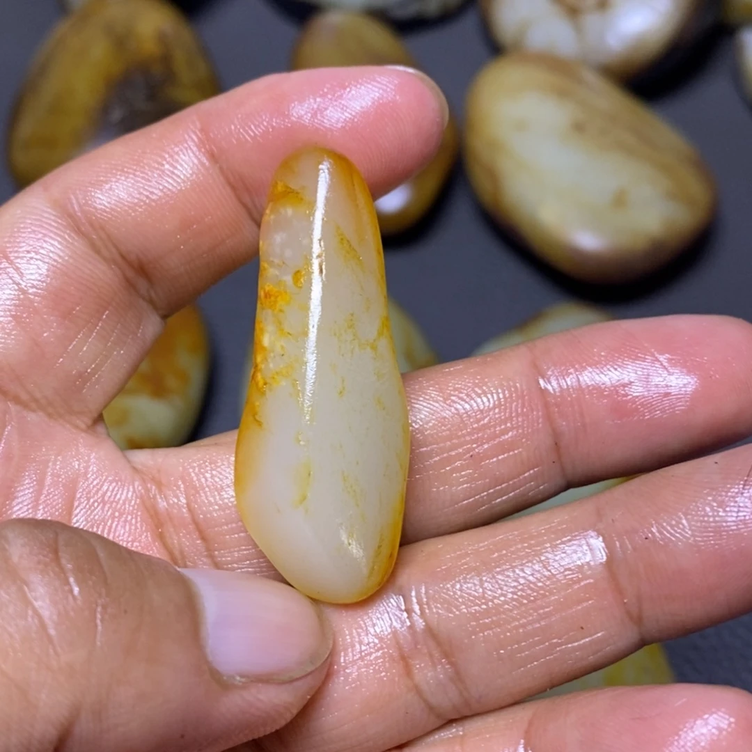 未镶嵌和田玉（糖玉）挂件