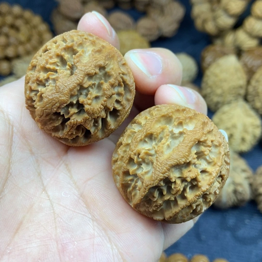 文玩核桃把件秦岭核桃绣球35