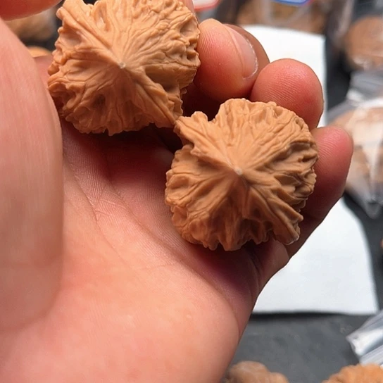 文玩核桃把件鸡心