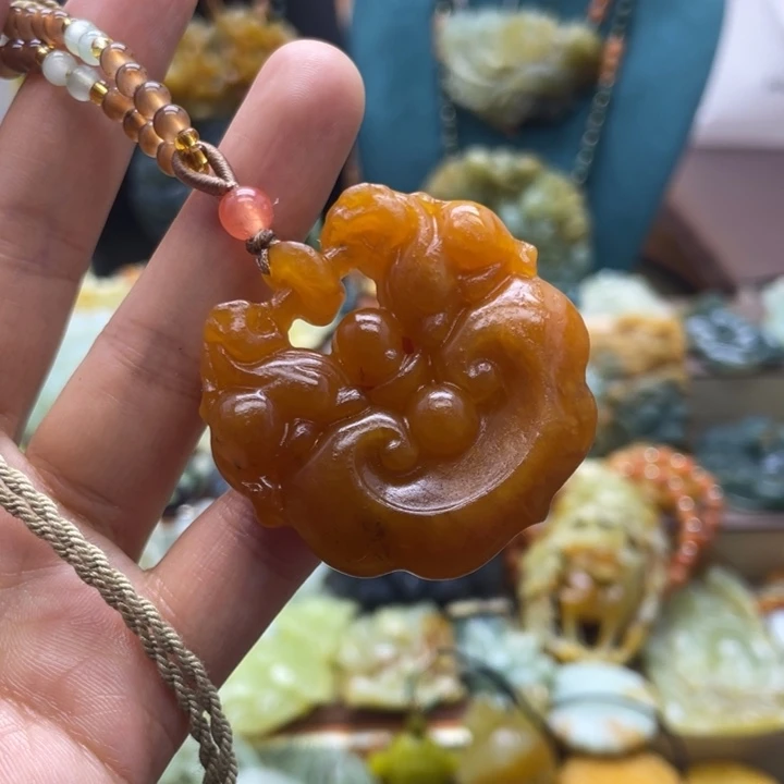 蛇纹石玉未镶嵌颈饰