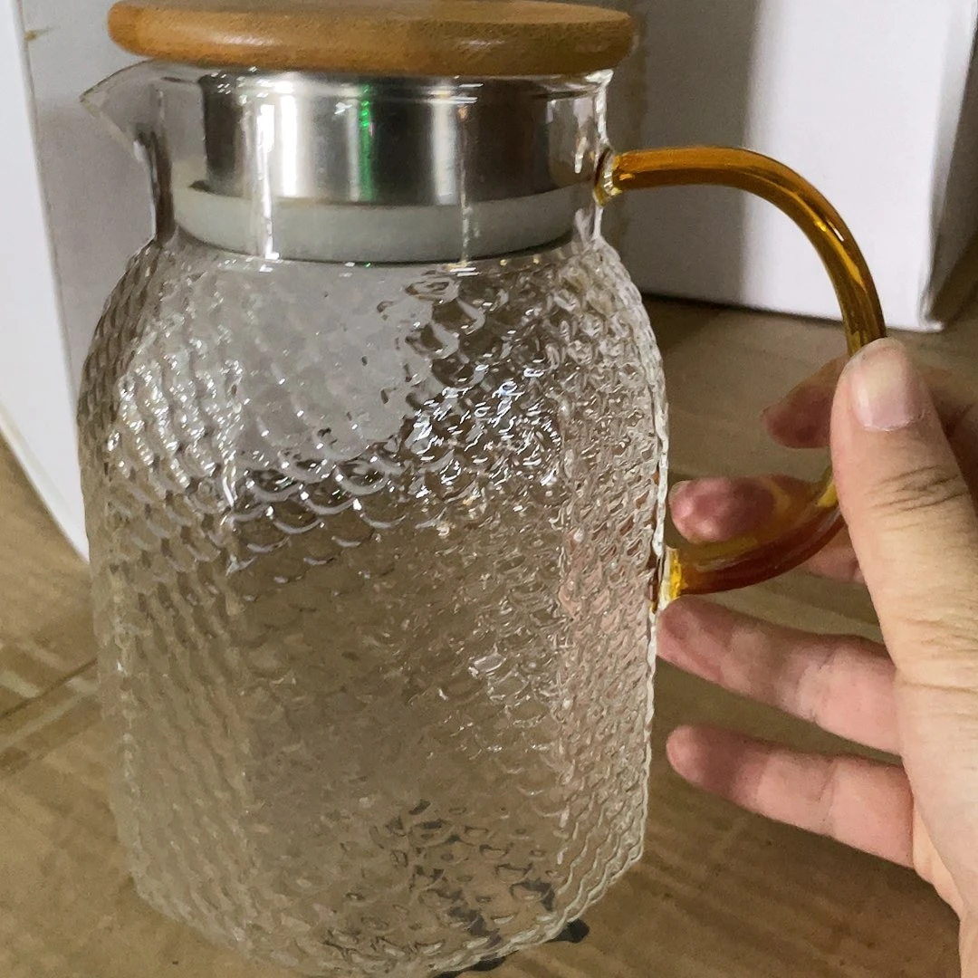 搪瓷杯子里还有很多东西