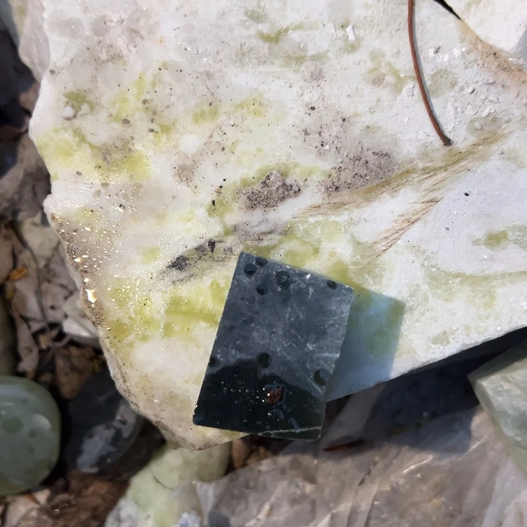 和田玉未镶嵌珠宝半成品多样性发其一