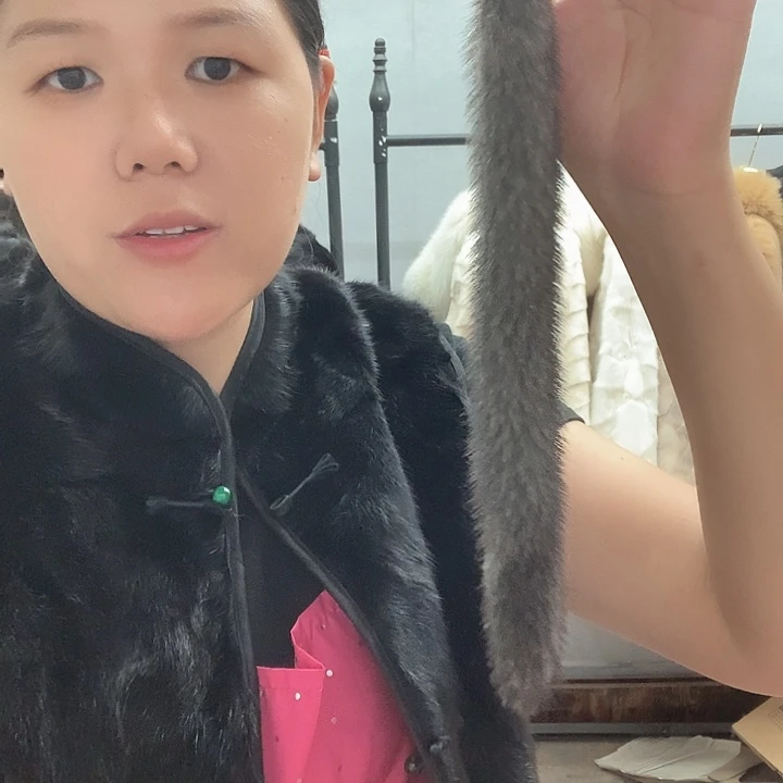 银兰水貂尾钥匙扣一个