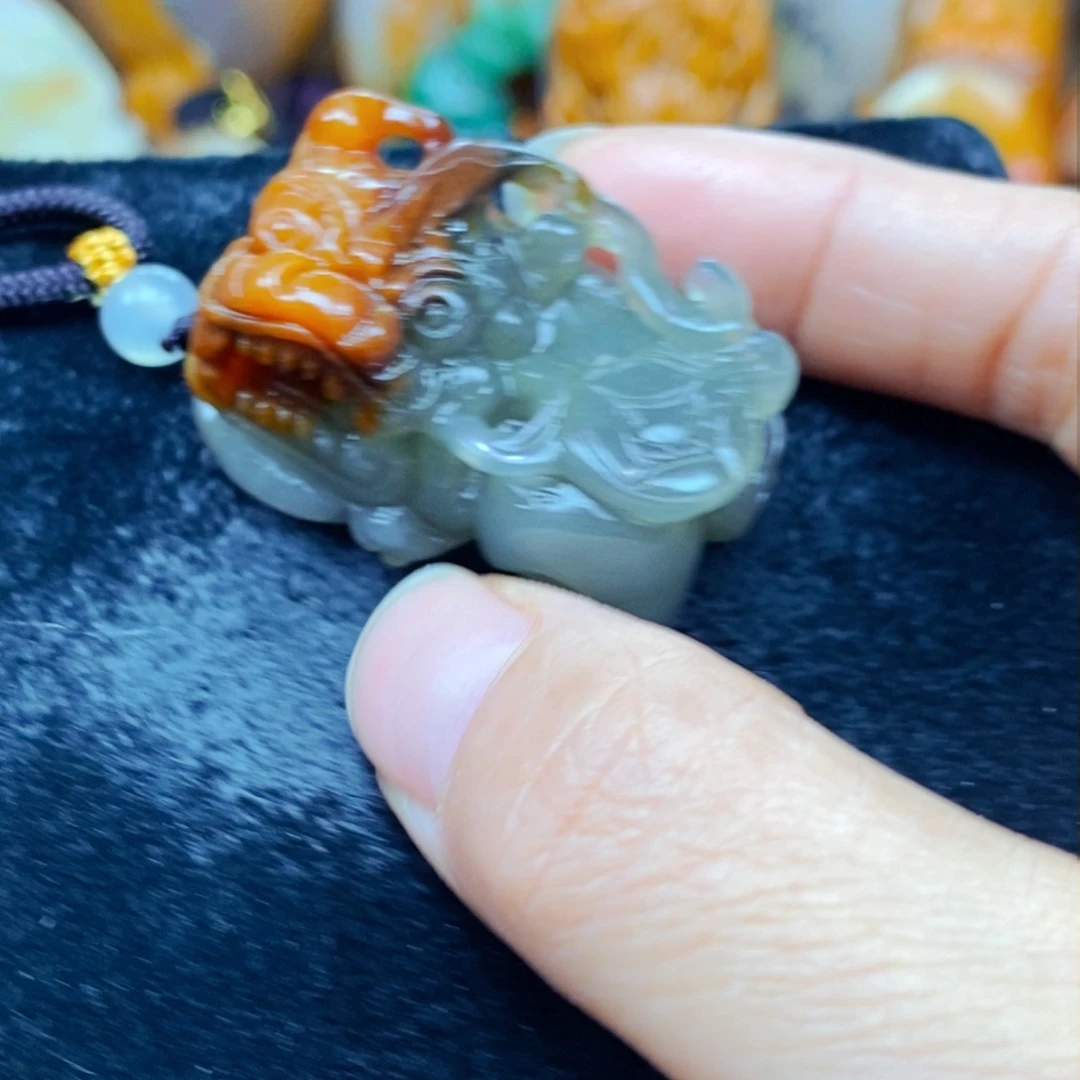 未镶嵌石英质玉（黄龙玉）颈饰