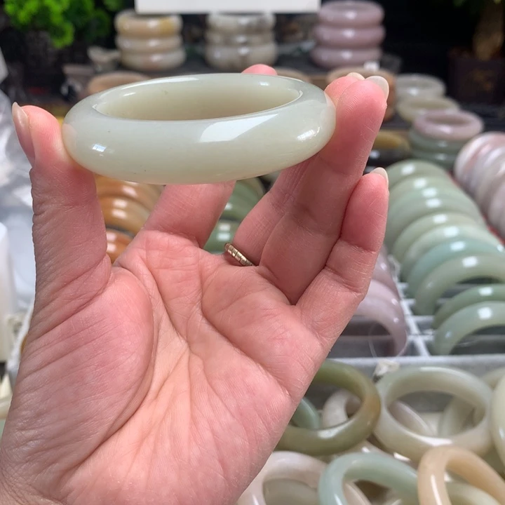 石英质玉（佘太翠）未镶嵌手镯54