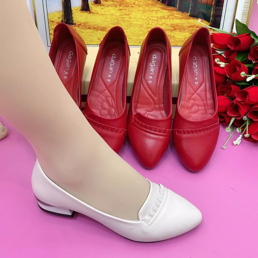 真软皮单鞋女2025春秋新款防滑软底舒适粗跟皮鞋女时尚尖头妈妈鞋