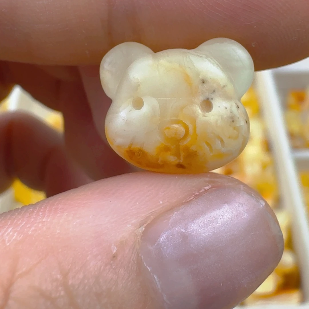 裸石琥珀未镶嵌微粉天地孔 15.3×13.1×8.2mm