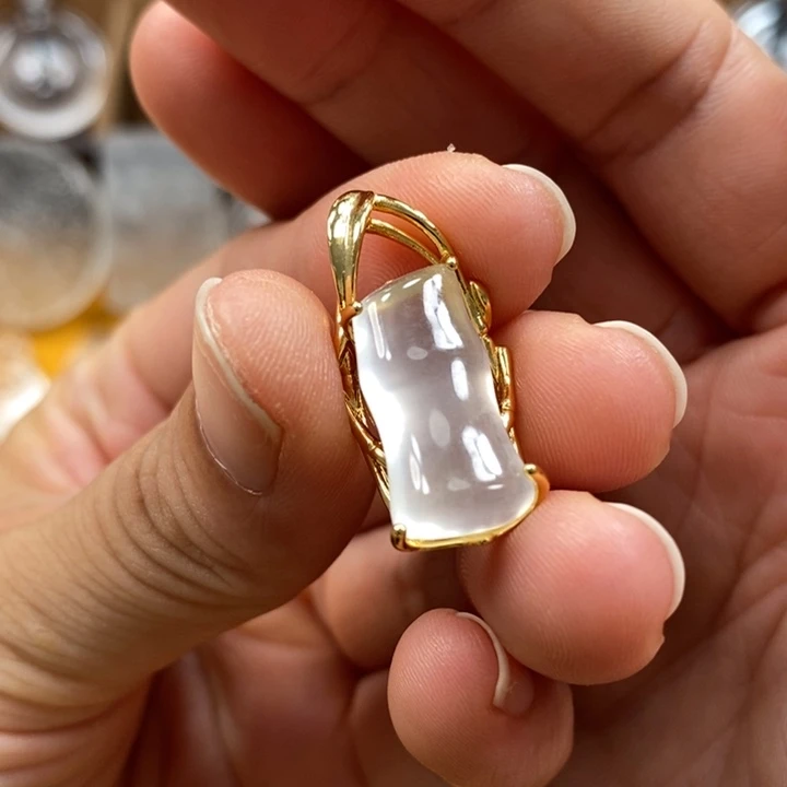 合金吊坠石英质玉