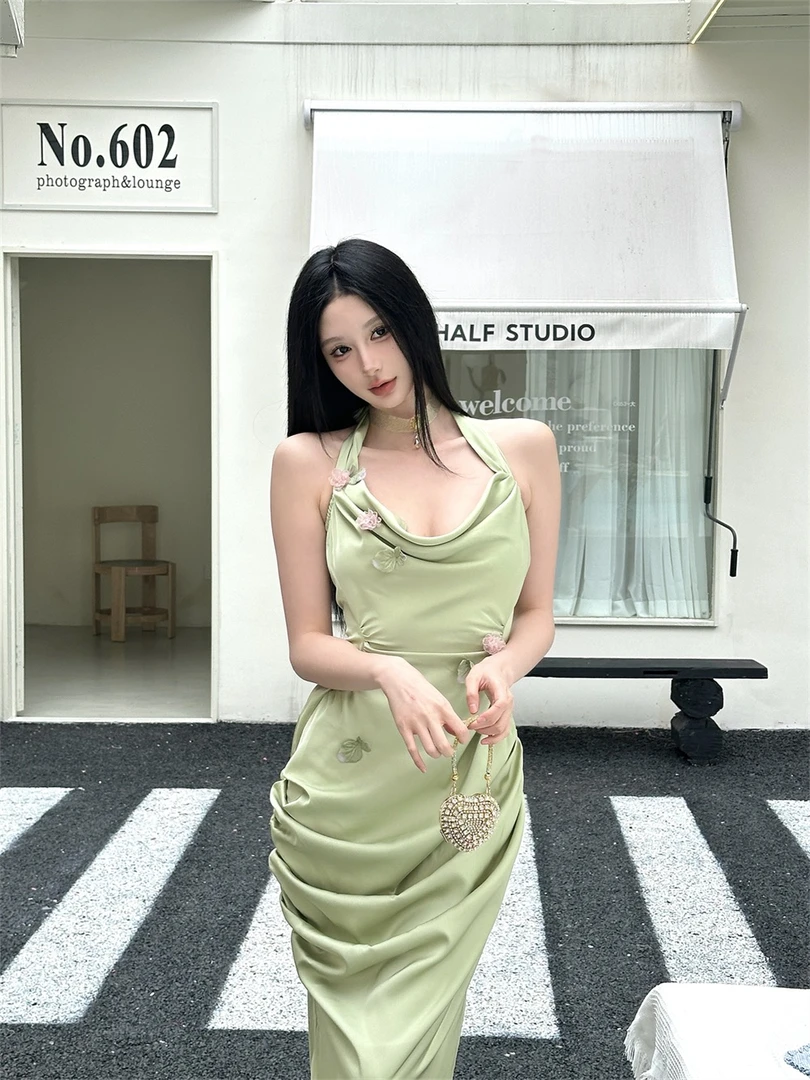 MOONSEE 法式宫廷设计感立体剪裁绿色挂脖连衣裙女夏海边度假裙子