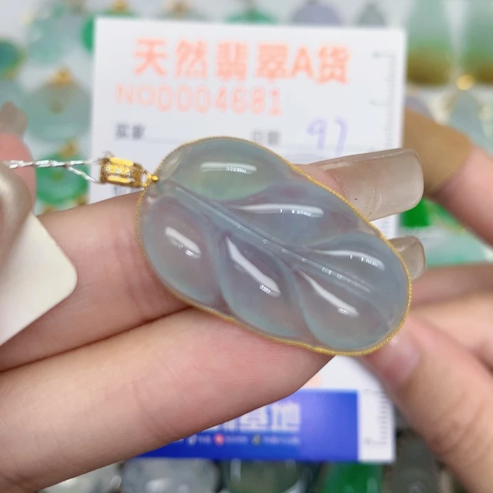颈饰18K金镶嵌翡翠叶子