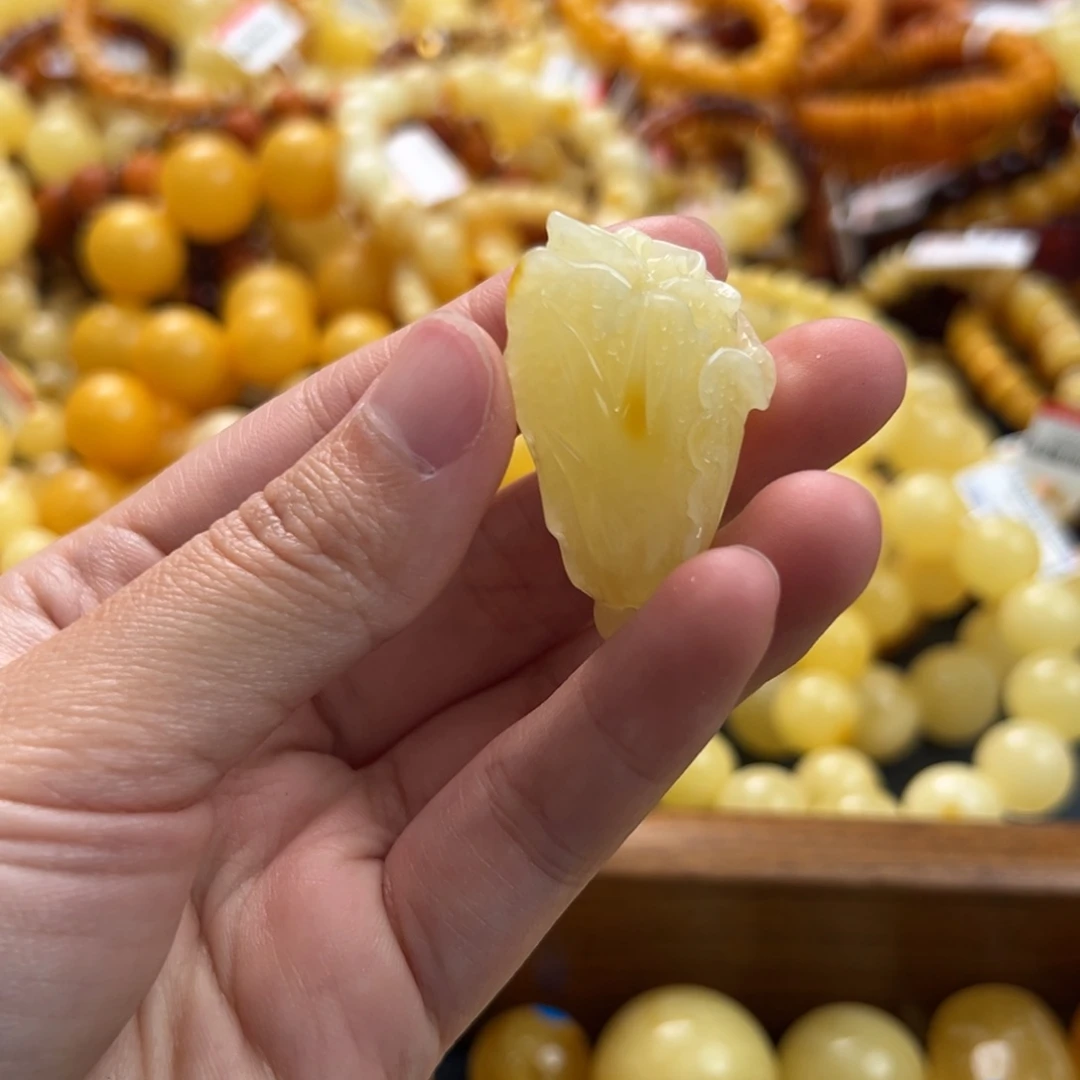 未镶嵌琥珀珠宝奇石