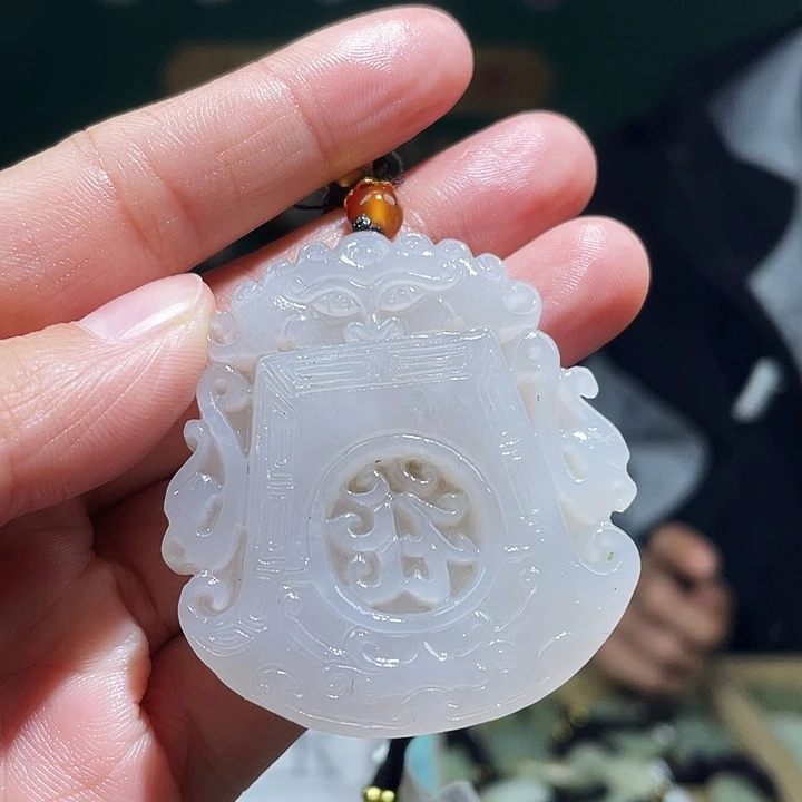 和田玉未镶嵌颈饰多样性