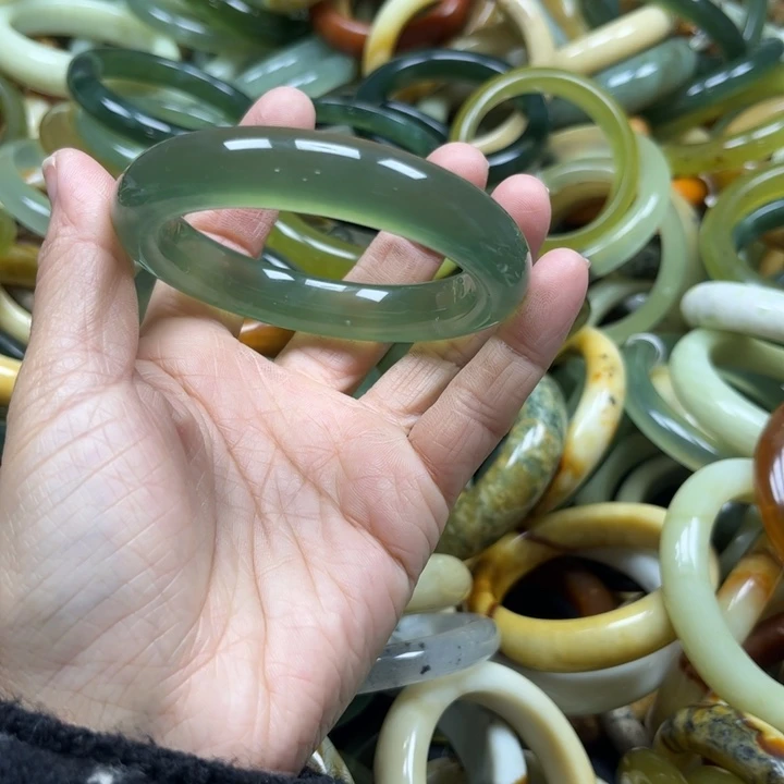 g***s蛇纹石玉未镶嵌手镯
