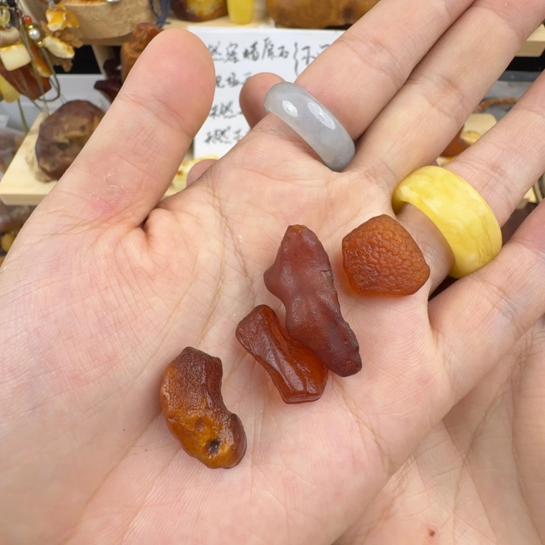 我***极琥珀未镶嵌耳饰5.8克