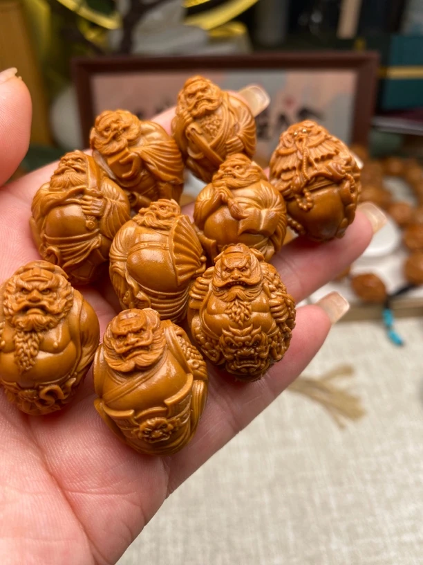 天师钟馗橄榄核手工雕刻名师作品1