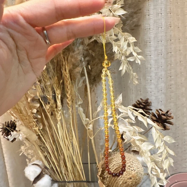 天然琥珀手机挂渐变