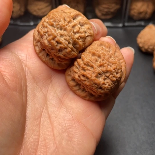 【闪购商品】把件文玩核桃血麒麟………