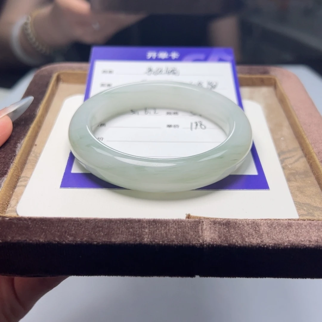 石英质玉手镯未镶嵌派****）