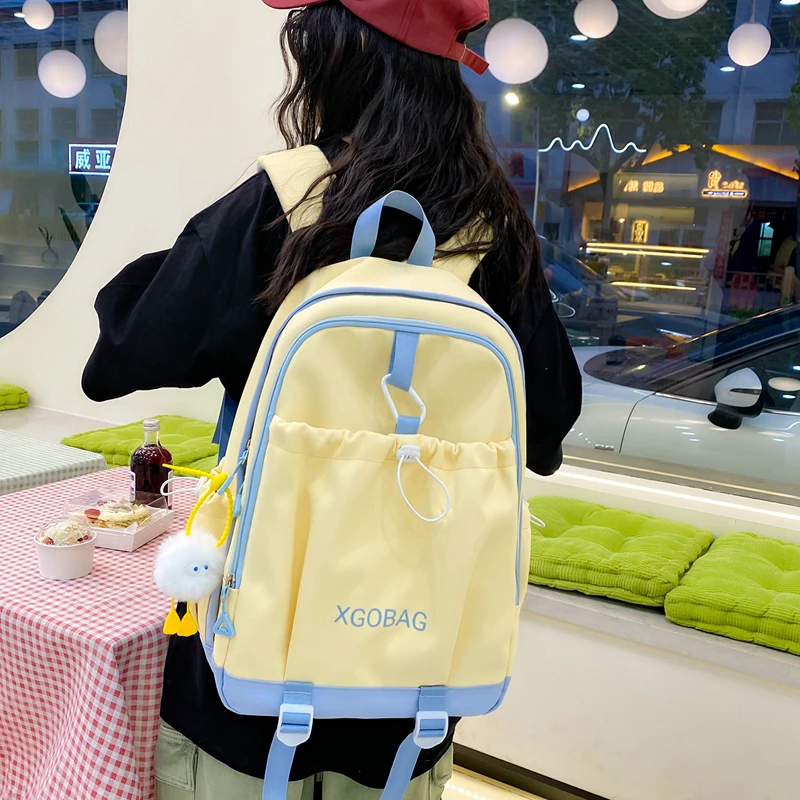 新款双肩包女简约大学生书包休闲高级感大容量尼龙学生旅行背包