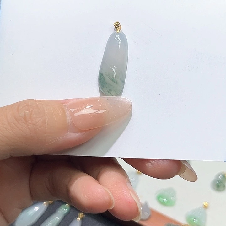 颈饰18K金镶嵌翡翠