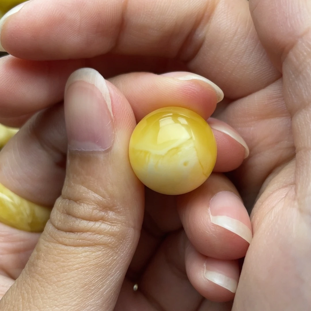 琥珀未镶嵌颈饰聚宝盆瓷白妖花