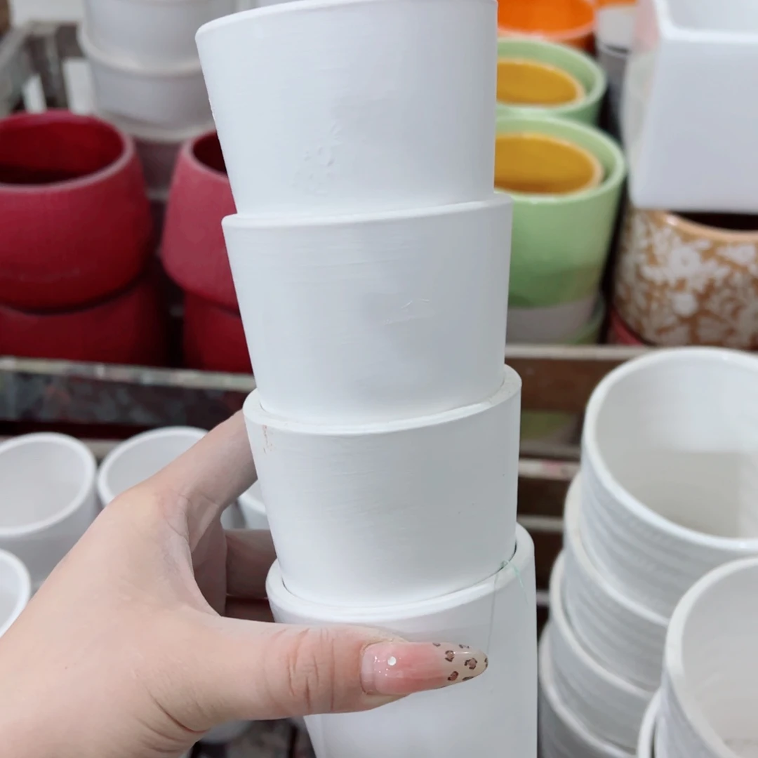 有孔，陶瓷花盆满10米包邮发货。