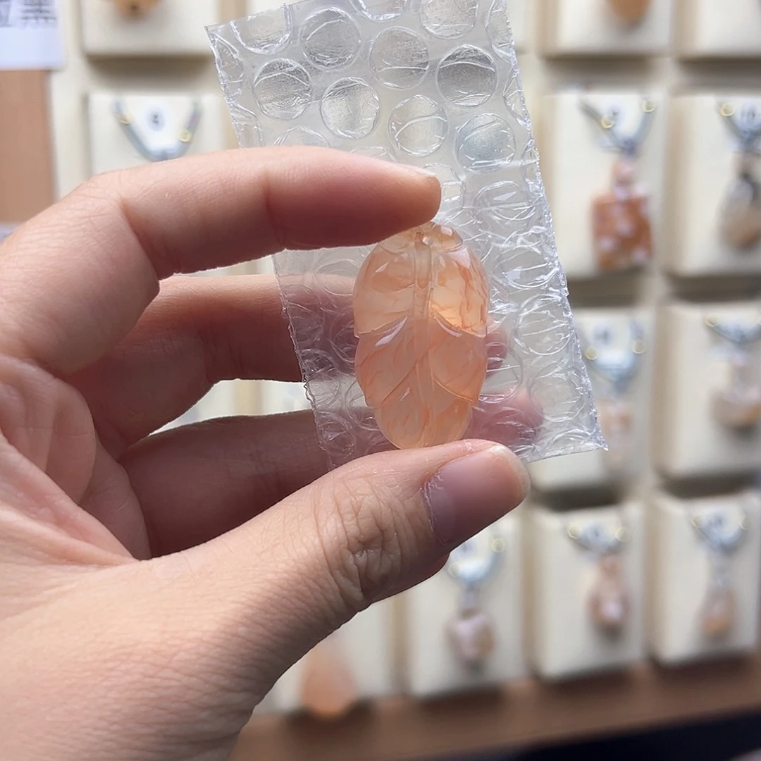 石英质玉未镶嵌吊坠(赠链)小**姨