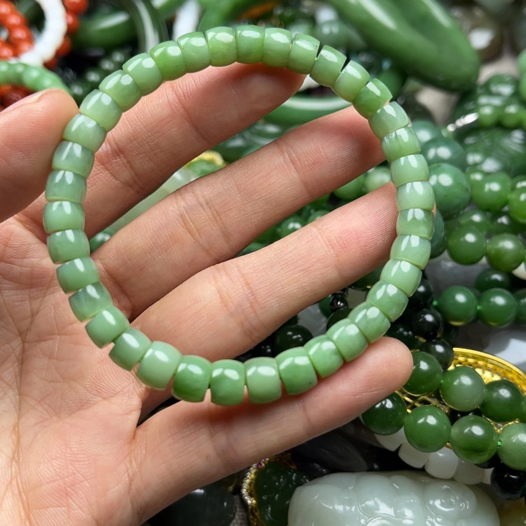 和田玉（碧玉）未镶嵌手串有瑕疵。