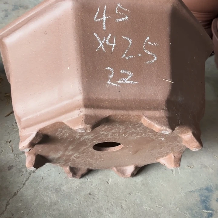 紫砂花盆140-2。