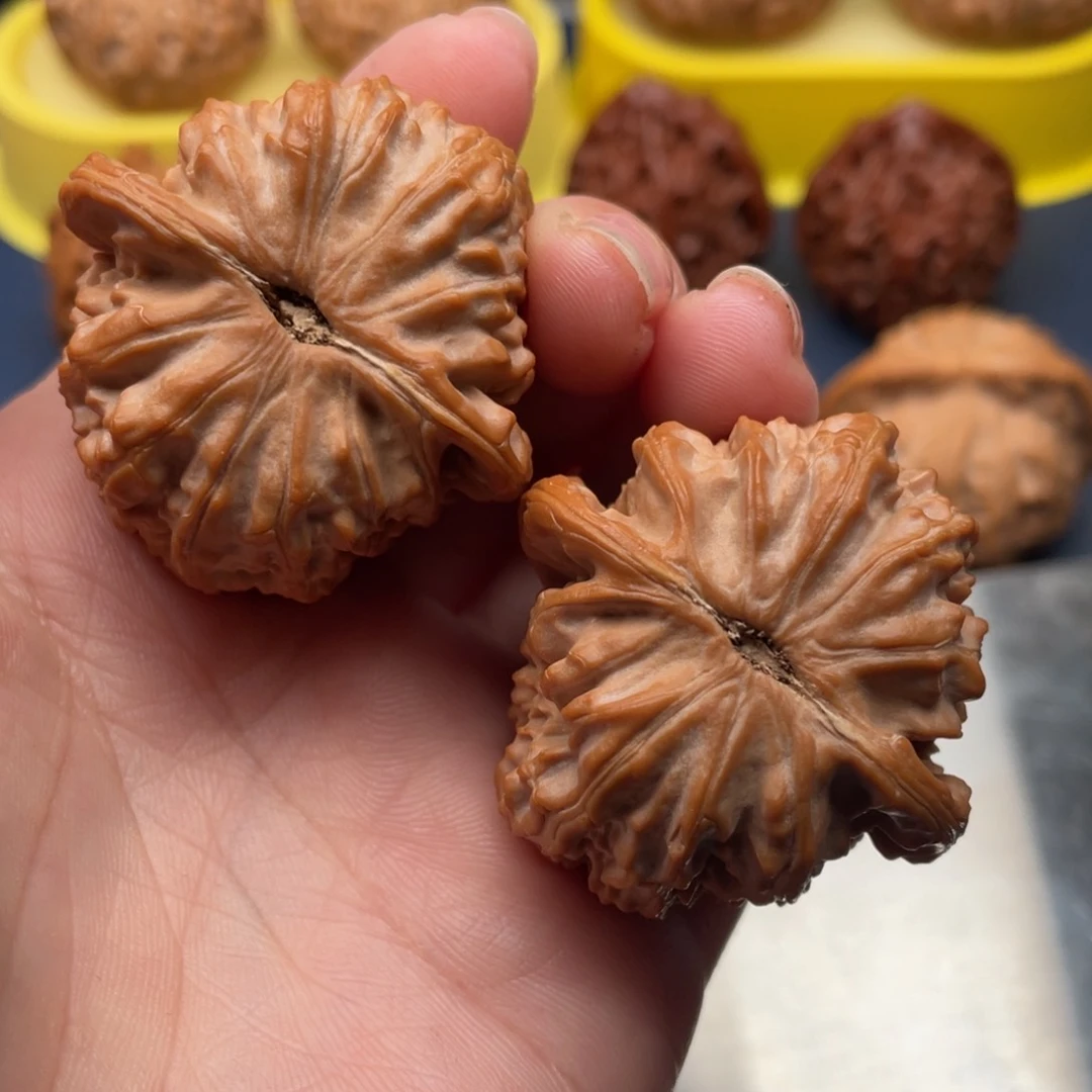 文玩核桃把件?****：三角白39