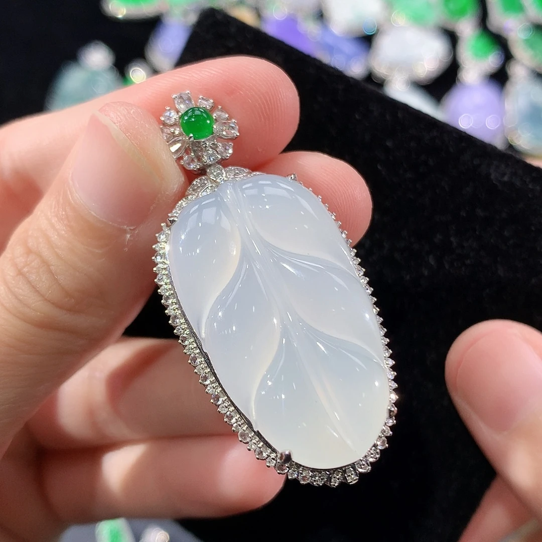 翡翠18K金镶嵌颈饰