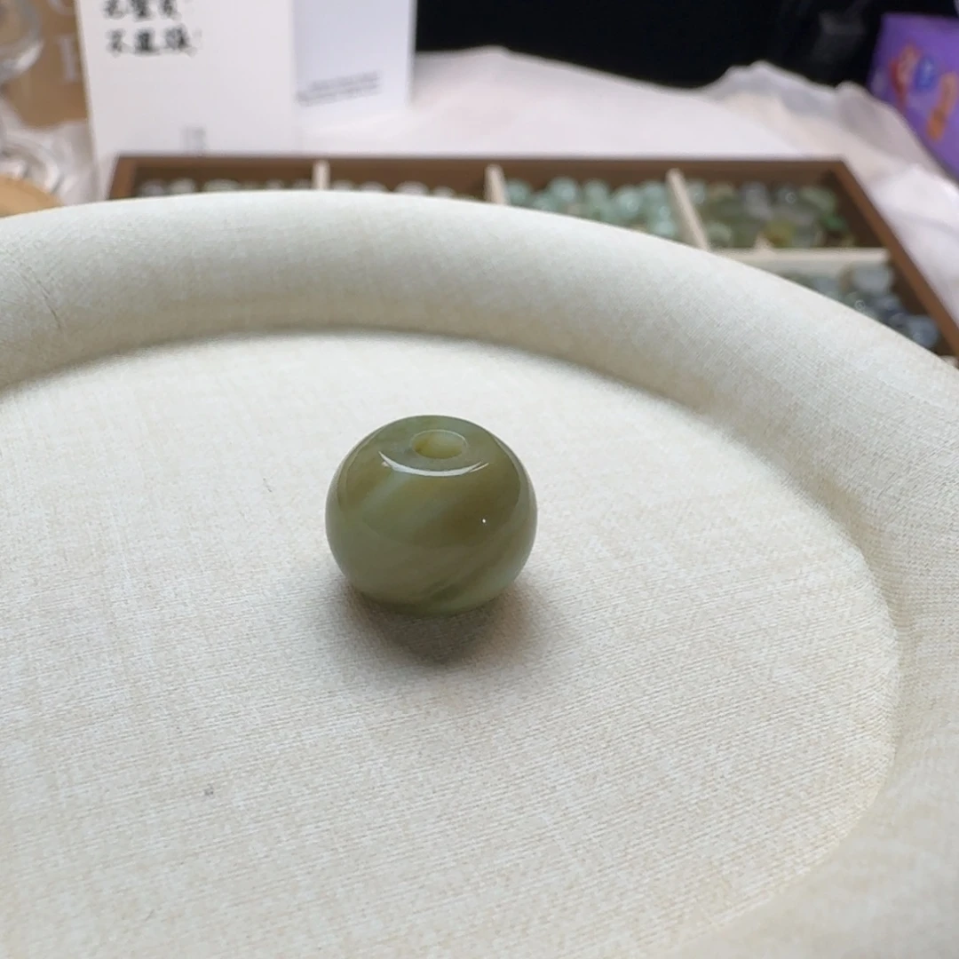 秋***秋未镶嵌戒指和田玉（糖玉）不退换