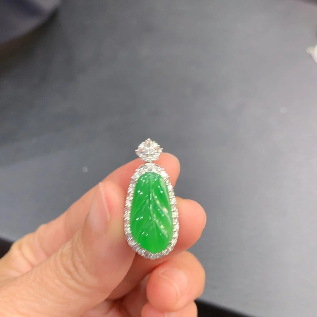 翡翠18K金镶嵌吊坠(不含链)