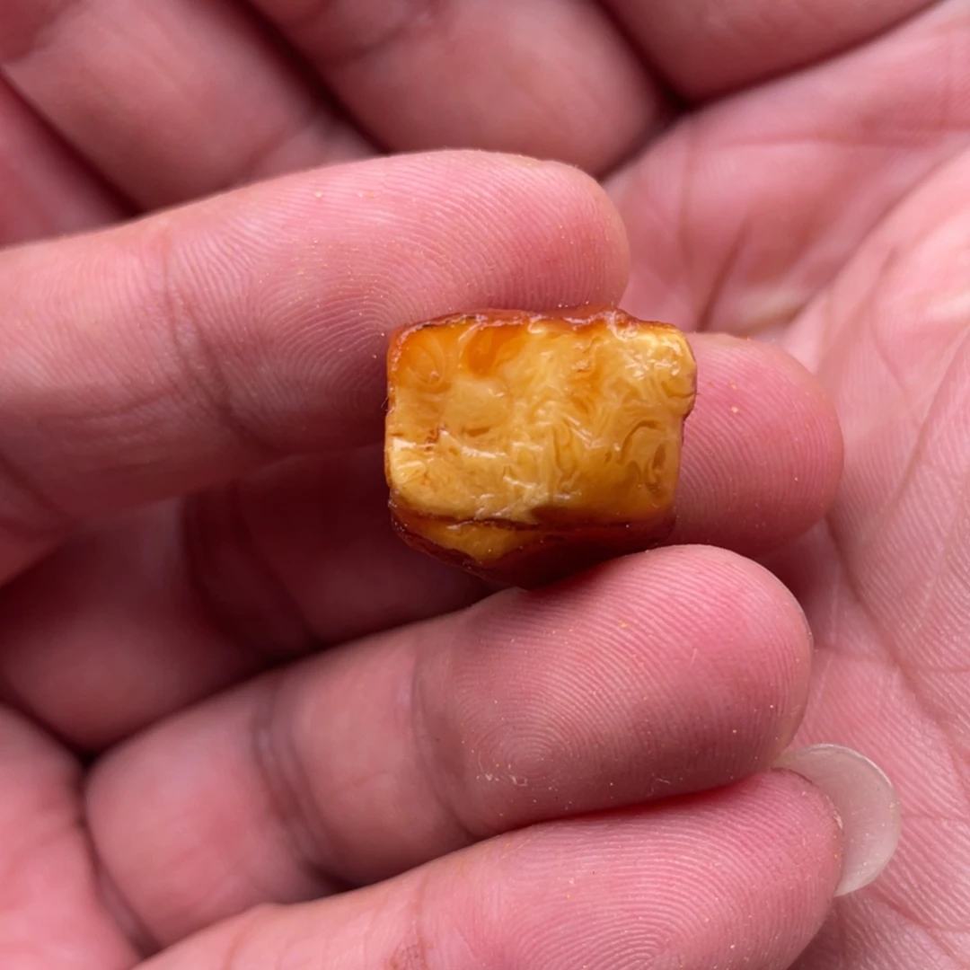 亮***亮定制琥珀未镶嵌蜜蜡