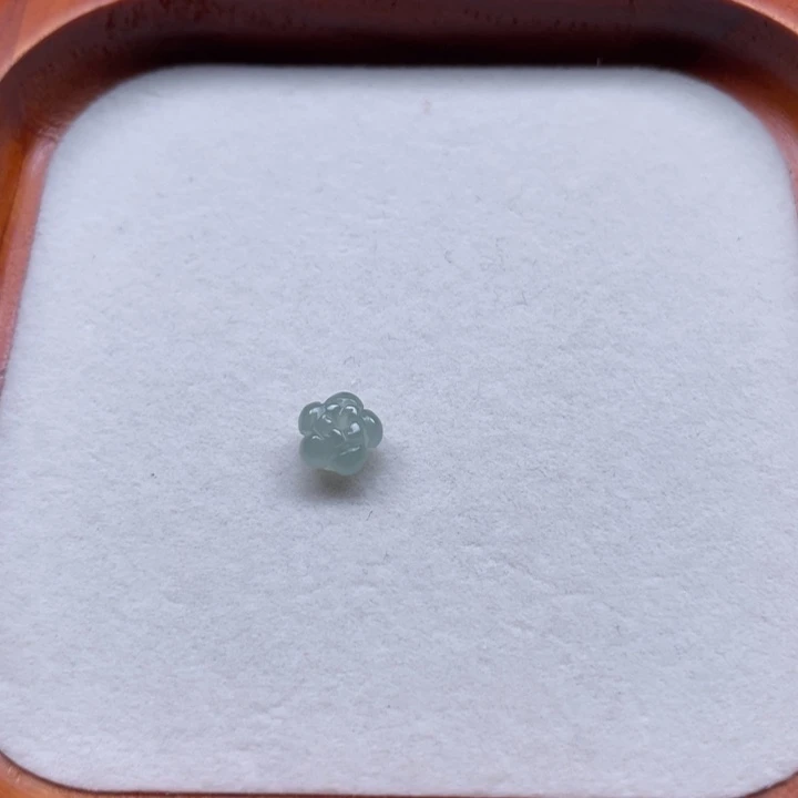 西***椰翡翠未镶嵌颈饰莲花珠