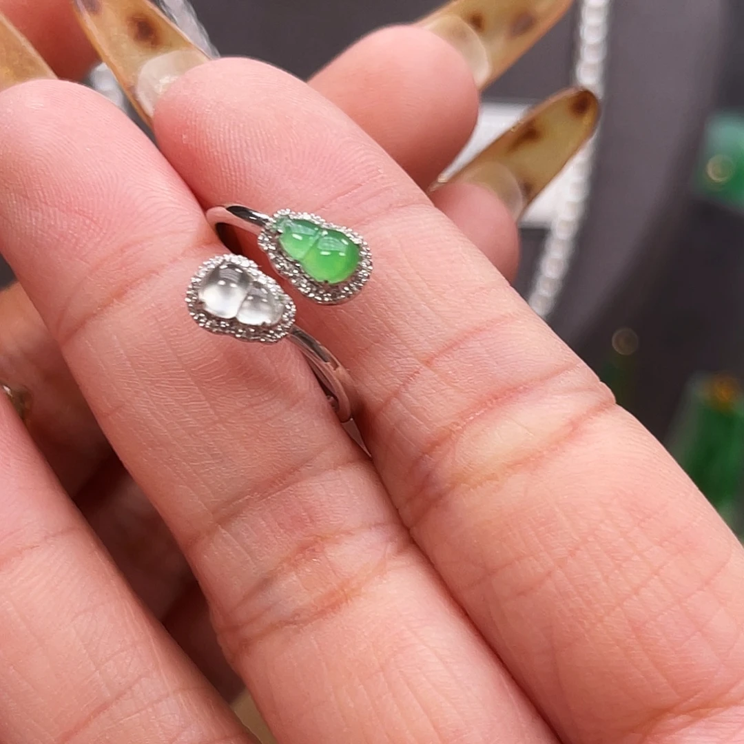 翡翠18K金镶嵌戒指