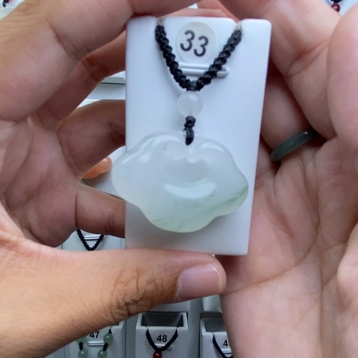 用***4颈饰未镶嵌石英质玉