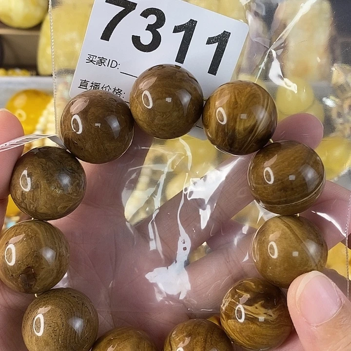 蜜蜡未镶嵌珠宝奇石