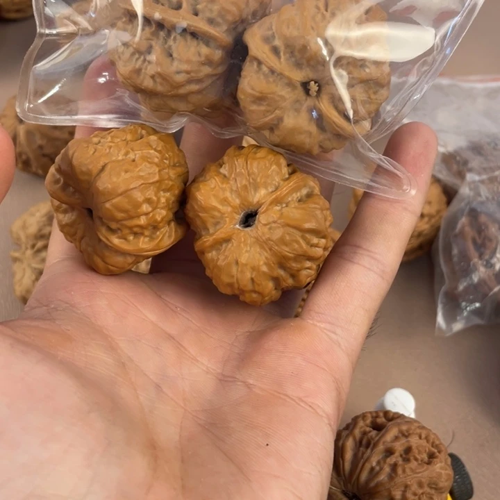 小***姐文玩核桃蛤蟆头35尺文玩核桃
