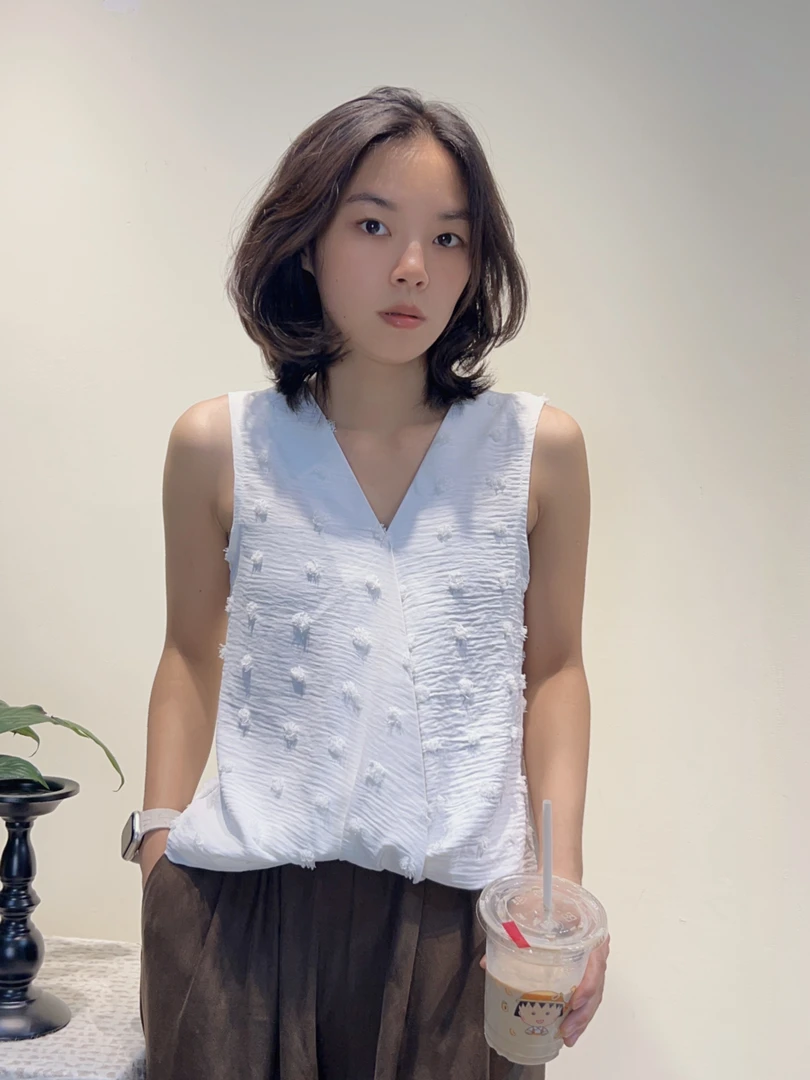 V领勾花小马甲-无袖气质又百搭